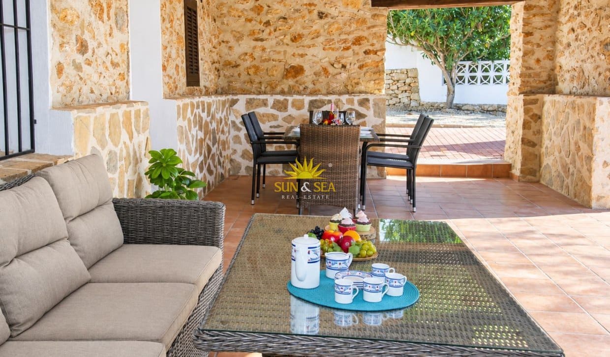Villa/Maison de 5 chambres à louer à Denia avec piscine garage - 3 000 € (Ref: 10093727)