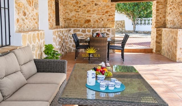 5 slaapkamer Villa te huur in Dénia met zwembad garage - € 3.000 (Ref: 10093727)