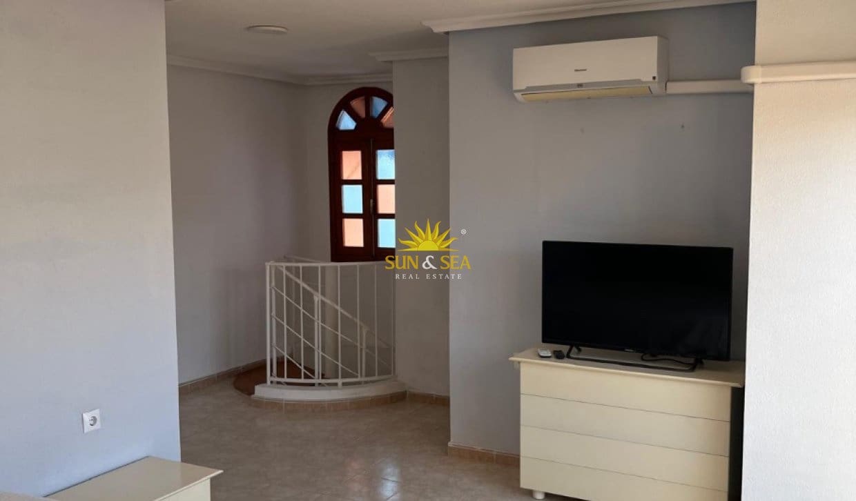 2 Zimmer Penthouse zu vermieten in Torrevieja - 850 € (Ref: 10093728)