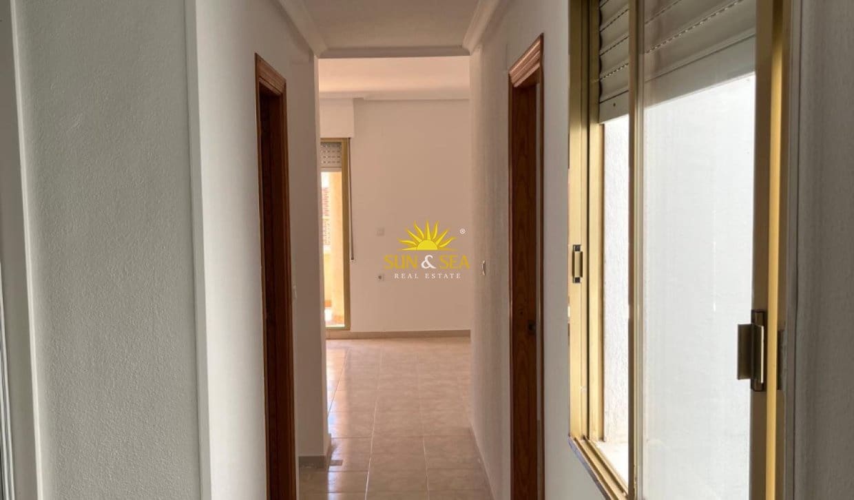 2 Zimmer Penthouse zu vermieten in Torrevieja - 850 € (Ref: 10093728)