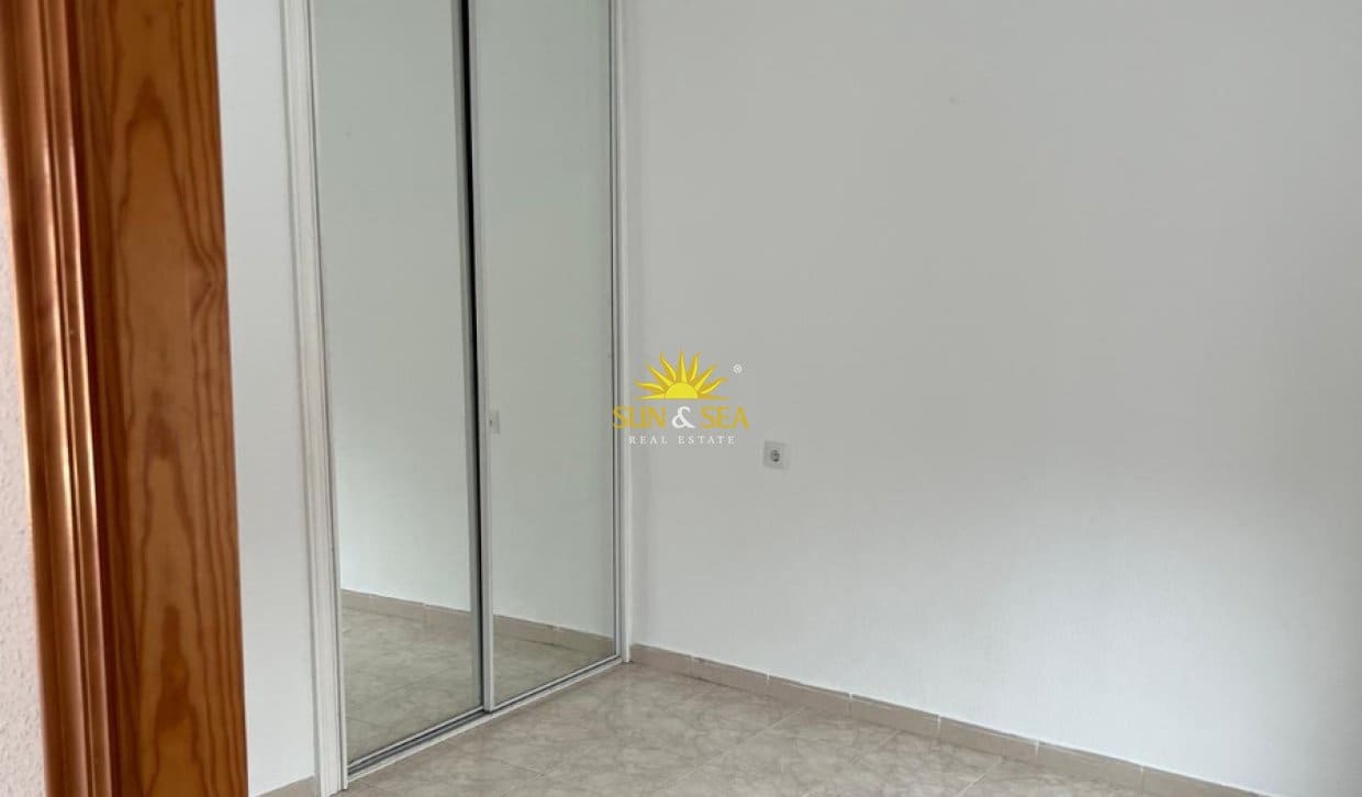 2 Zimmer Penthouse zu vermieten in Torrevieja - 850 € (Ref: 10093728)