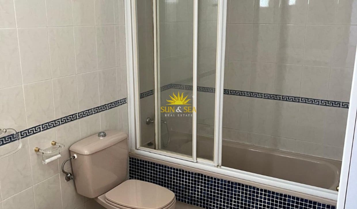 2 Zimmer Penthouse zu vermieten in Torrevieja - 850 € (Ref: 10093728)