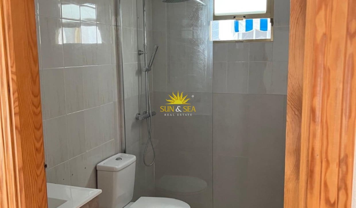 2 Zimmer Penthouse zu vermieten in Torrevieja - 850 € (Ref: 10093728)