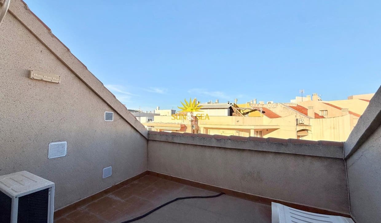 2 bedroom Penthouse for rent in Torrevieja - € 850 (Ref: 10093728)