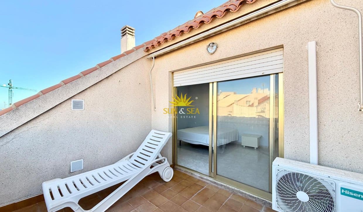 2 bedroom Penthouse for rent in Torrevieja - € 850 (Ref: 10093728)