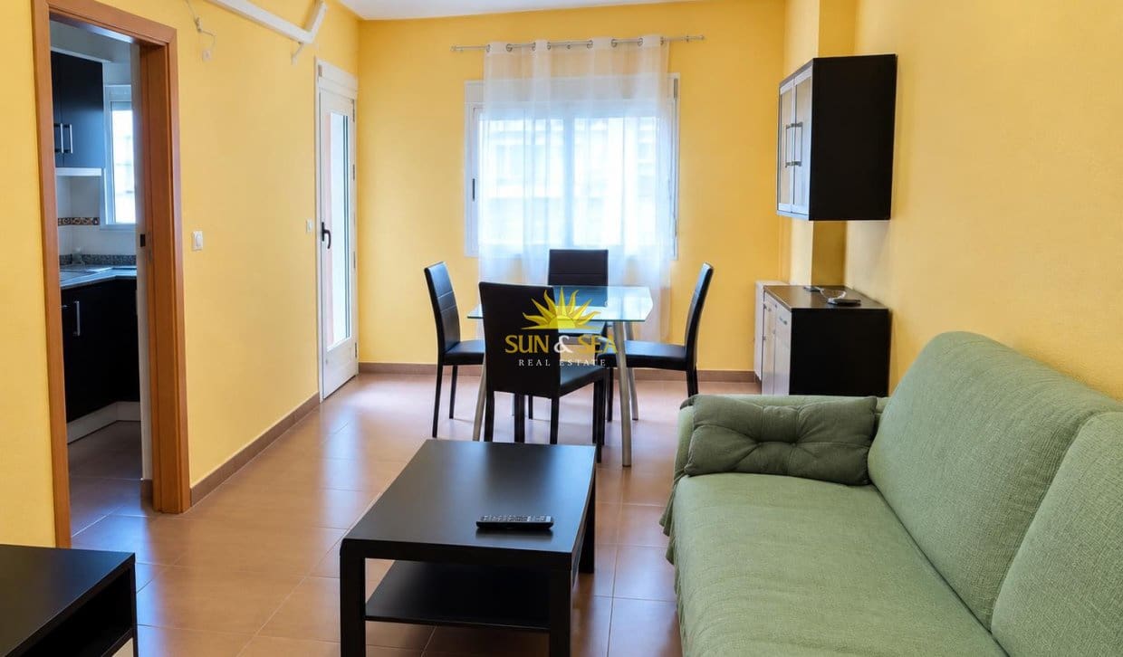 2 slaapkamer Appartement te huur in Torrevieja - € 800 (Ref: 10095521)