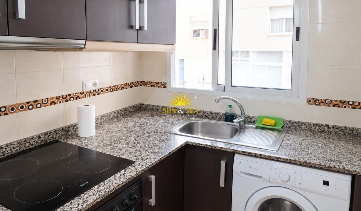 2 slaapkamer Appartement te huur in Torrevieja - € 800 (Ref: 10095521)