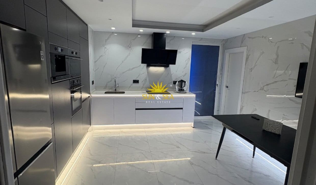 3 makuuhuone Huoneisto vuokrattavana paikassa Torrevieja - 1 700 € (Ref: 10095813)