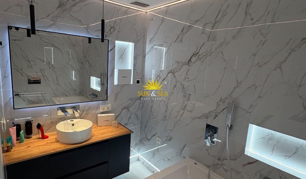 3 makuuhuone Huoneisto vuokrattavana paikassa Torrevieja - 1 700 € (Ref: 10095813)
