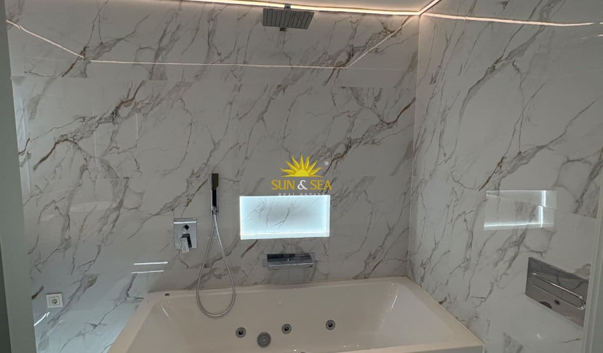 3 makuuhuone Huoneisto vuokrattavana paikassa Torrevieja - 1 700 € (Ref: 10095813)