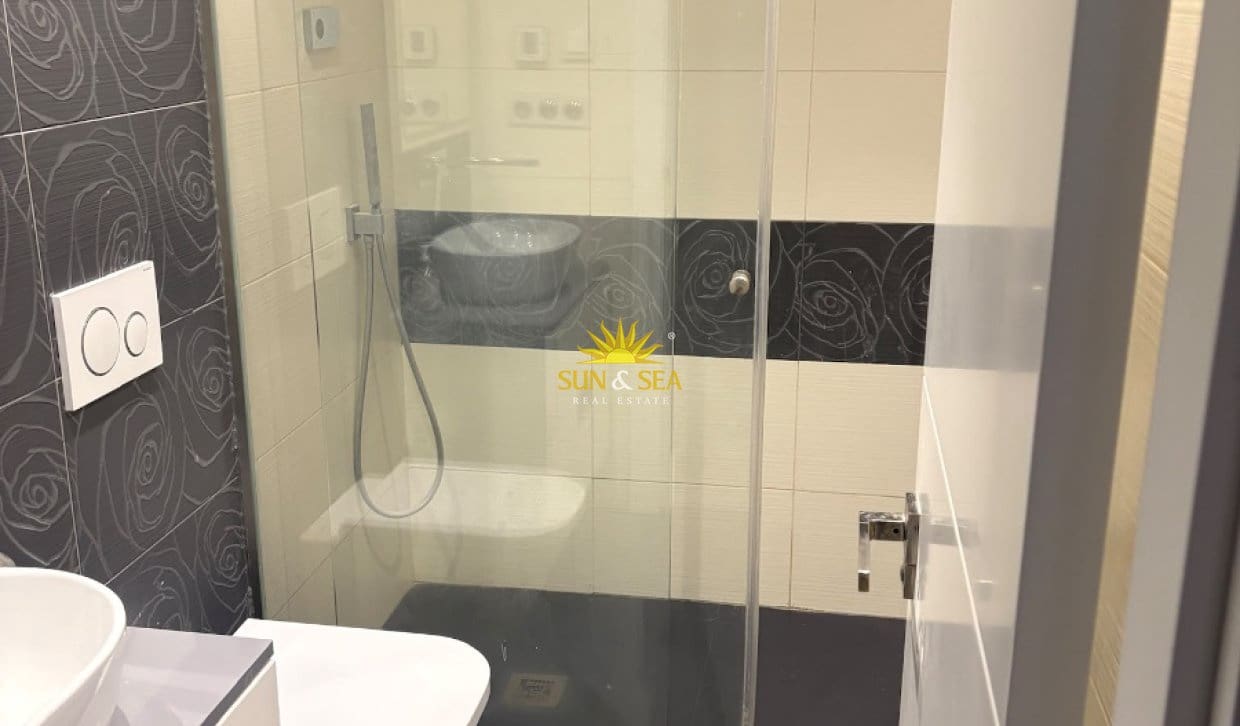 3 makuuhuone Huoneisto vuokrattavana paikassa Torrevieja - 1 700 € (Ref: 10095813)