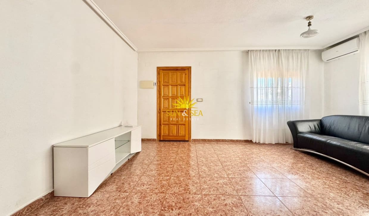 3 quarto Apartamento para arrendar em Torrevieja com piscina garagem - 1 000 € (Ref: 10098980)