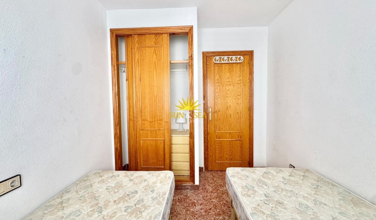 3 quarto Apartamento para arrendar em Torrevieja com piscina garagem - 1 000 € (Ref: 10098980)
