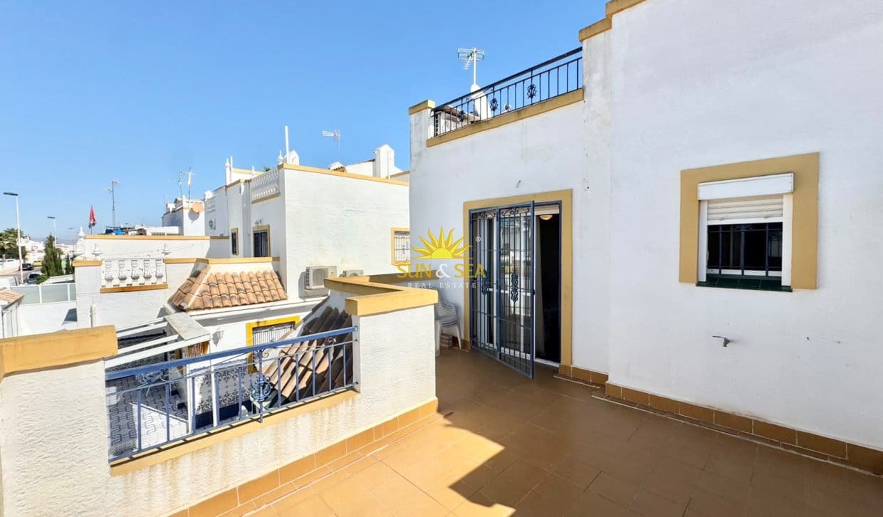 3 quarto Apartamento para arrendar em Torrevieja com piscina garagem - 1 000 € (Ref: 10098980)