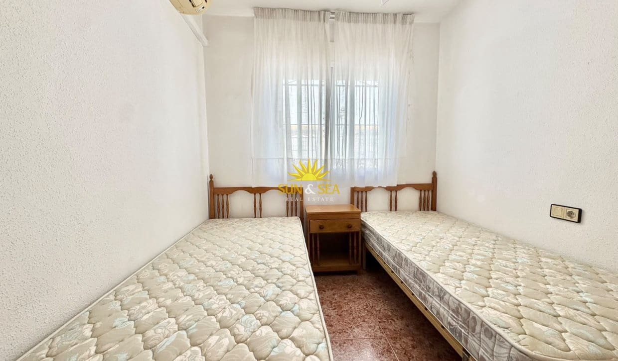 3 quarto Apartamento para arrendar em Torrevieja com piscina garagem - 1 000 € (Ref: 10098980)