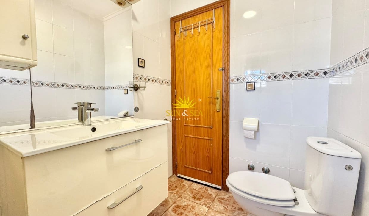 3 quarto Apartamento para arrendar em Torrevieja com piscina garagem - 1 000 € (Ref: 10098980)