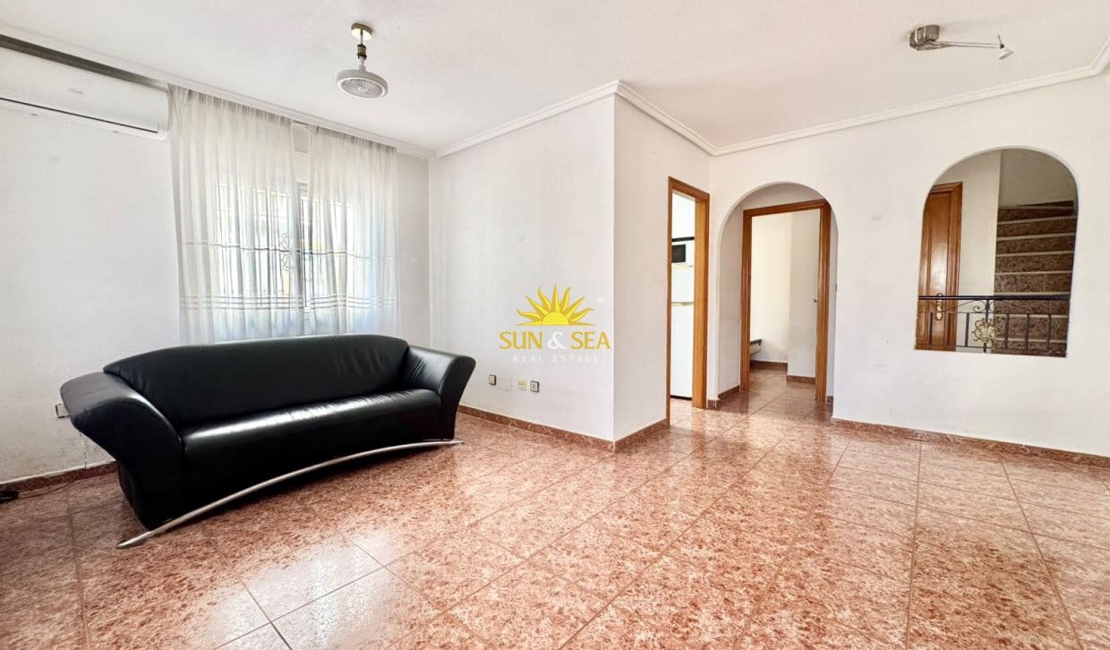 3 quarto Apartamento para arrendar em Torrevieja com piscina garagem - 1 000 € (Ref: 10098980)