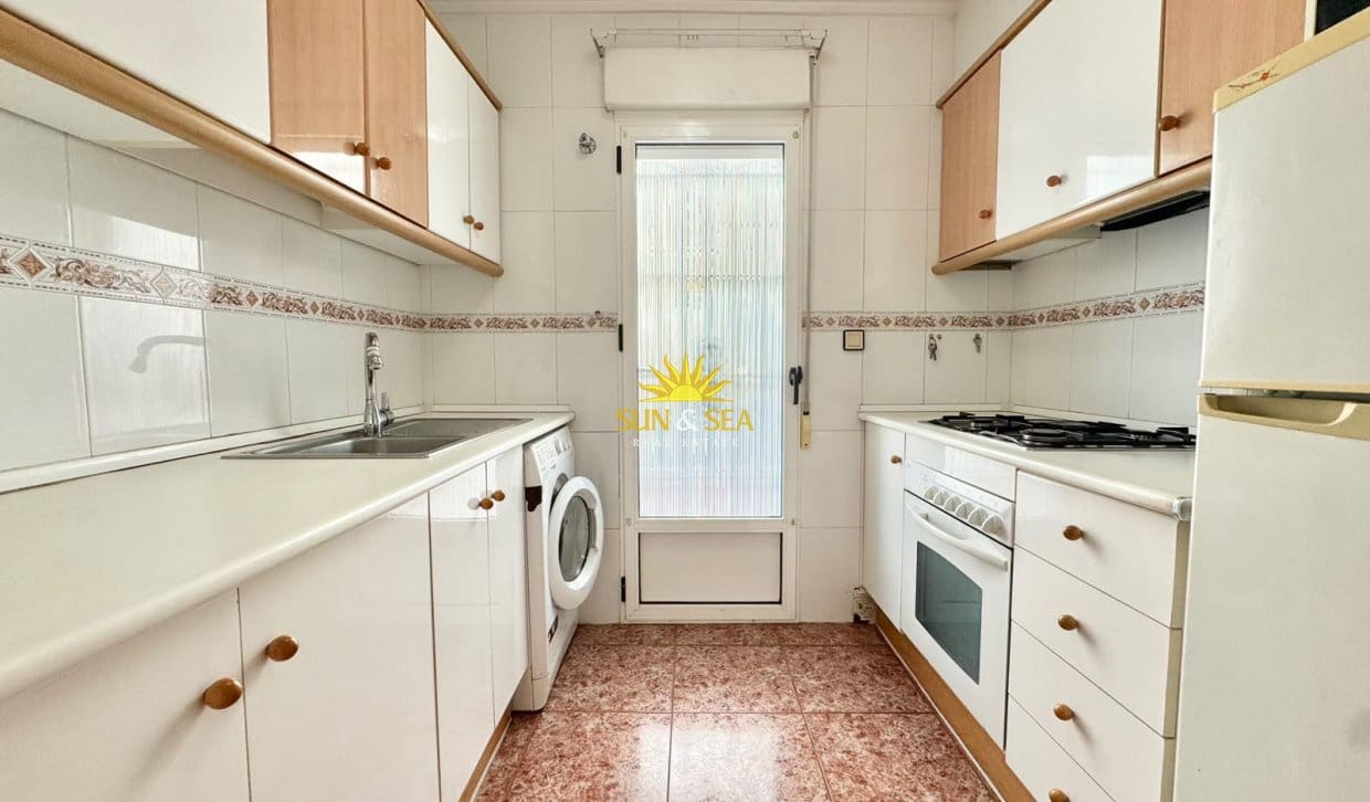 3 quarto Apartamento para arrendar em Torrevieja com piscina garagem - 1 000 € (Ref: 10098980)