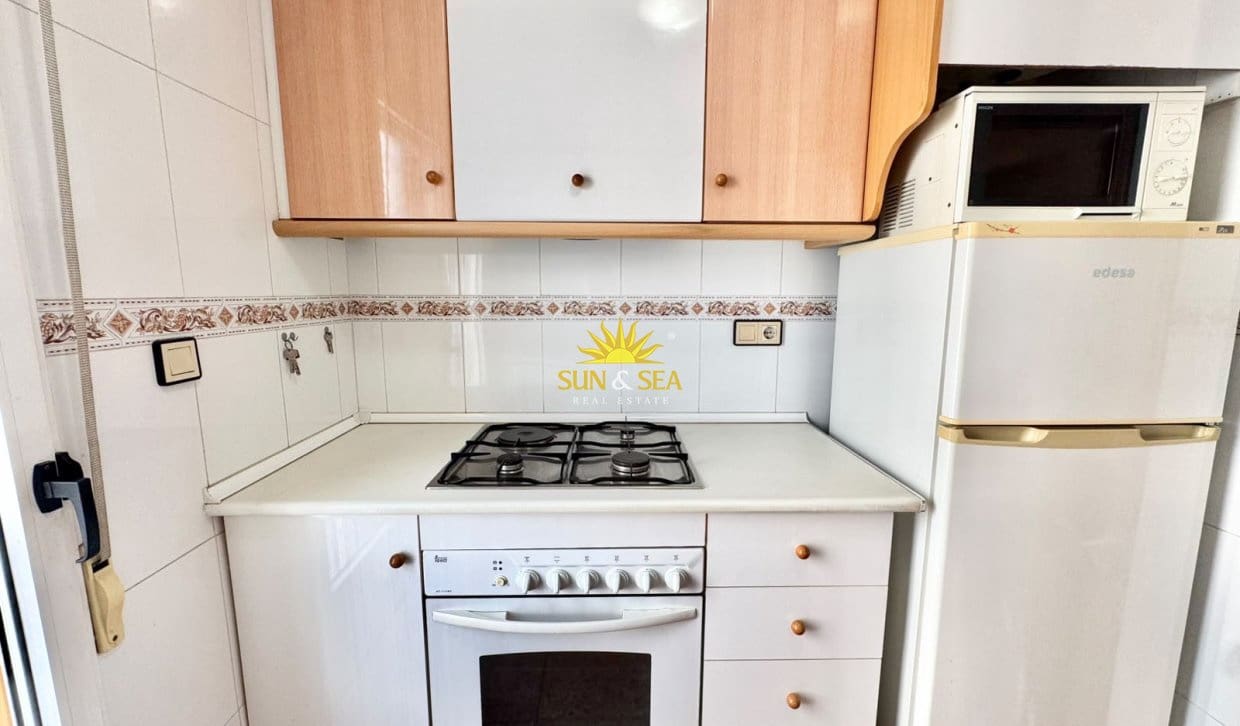 3 quarto Apartamento para arrendar em Torrevieja com piscina garagem - 1 000 € (Ref: 10098980)