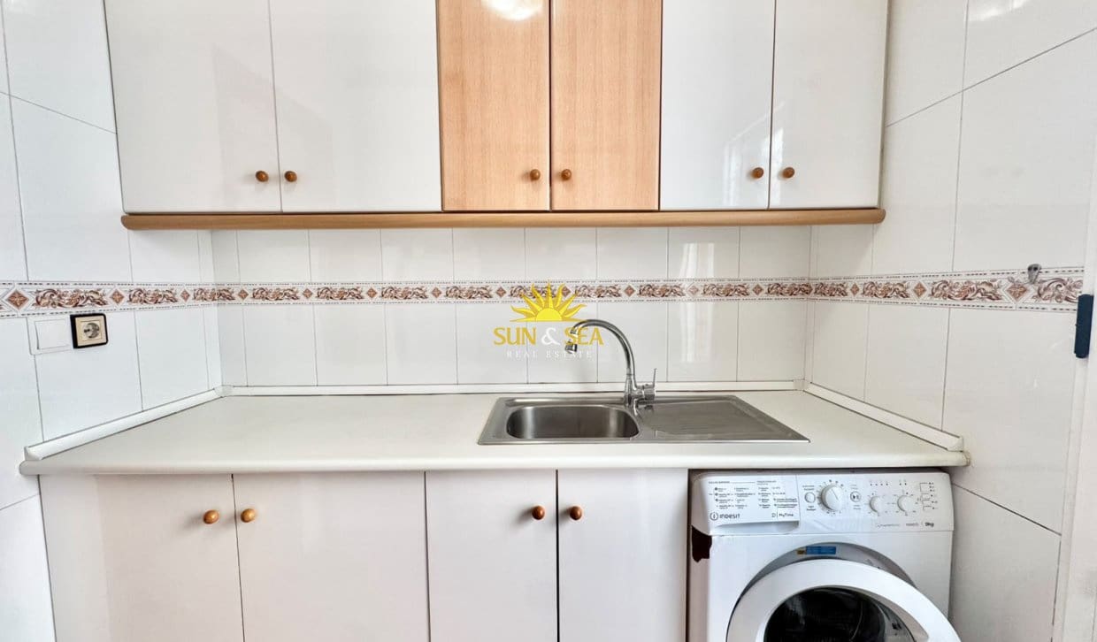 3 quarto Apartamento para arrendar em Torrevieja com piscina garagem - 1 000 € (Ref: 10098980)