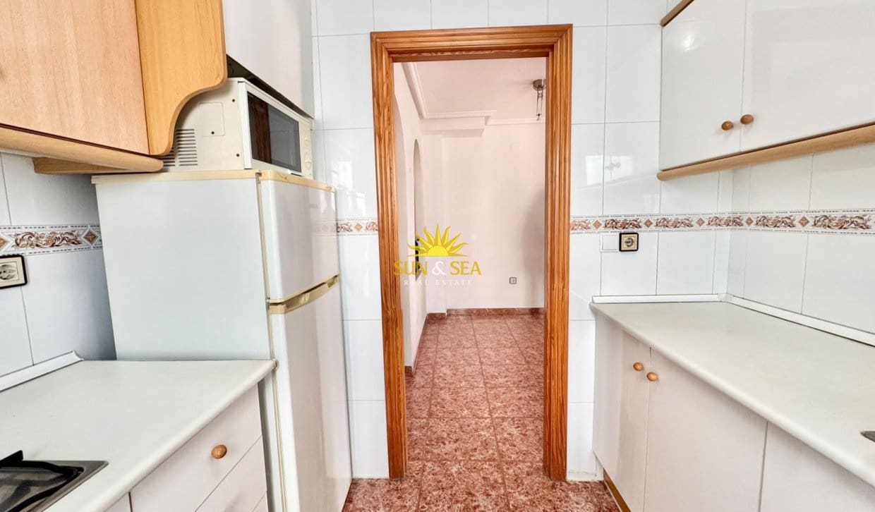3 quarto Apartamento para arrendar em Torrevieja com piscina garagem - 1 000 € (Ref: 10098980)