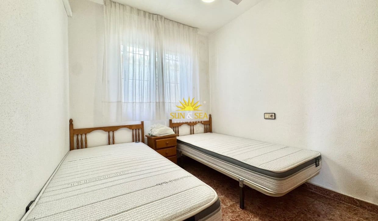 3 quarto Apartamento para arrendar em Torrevieja com piscina garagem - 1 000 € (Ref: 10098980)