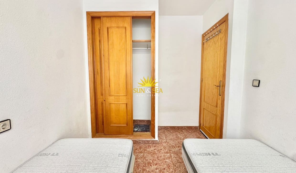 3 quarto Apartamento para arrendar em Torrevieja com piscina garagem - 1 000 € (Ref: 10098980)