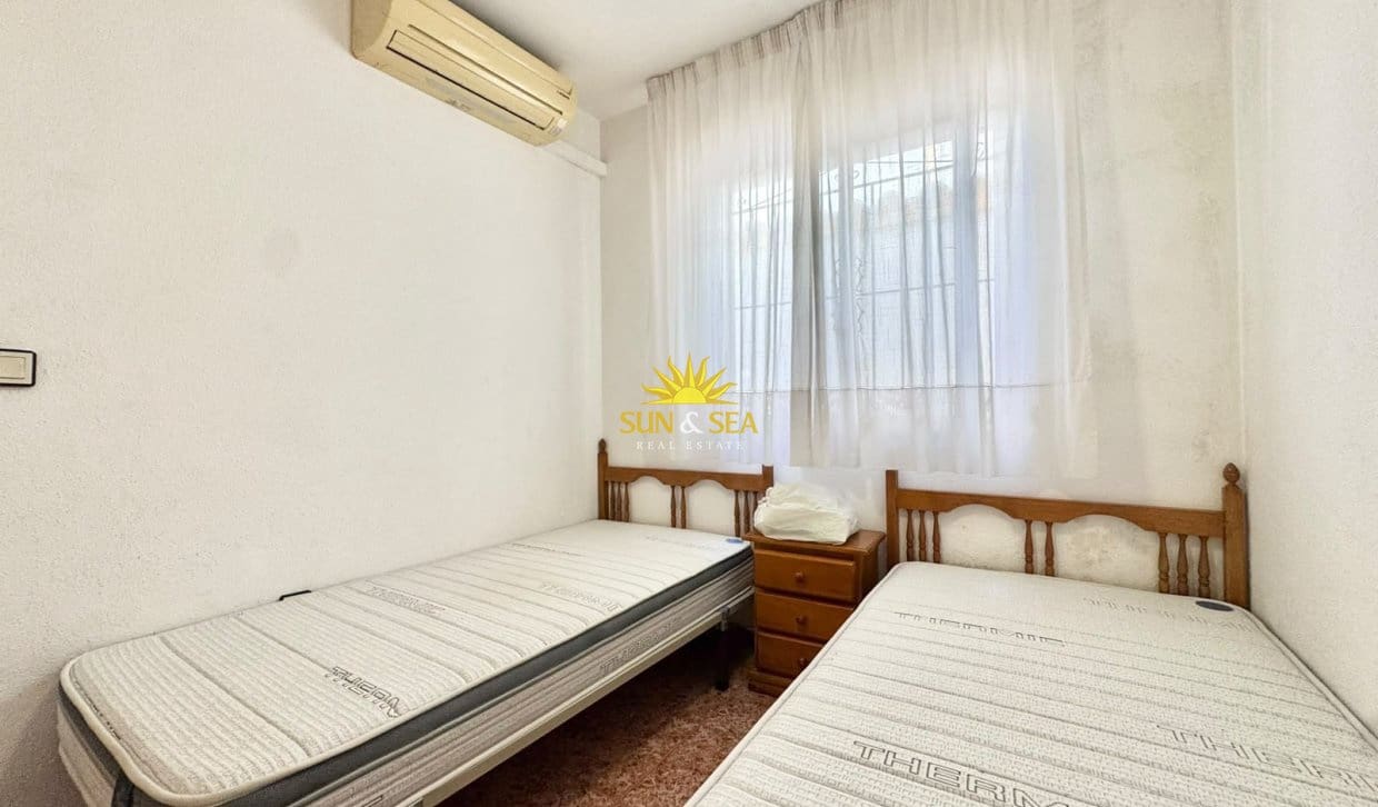 3 quarto Apartamento para arrendar em Torrevieja com piscina garagem - 1 000 € (Ref: 10098980)