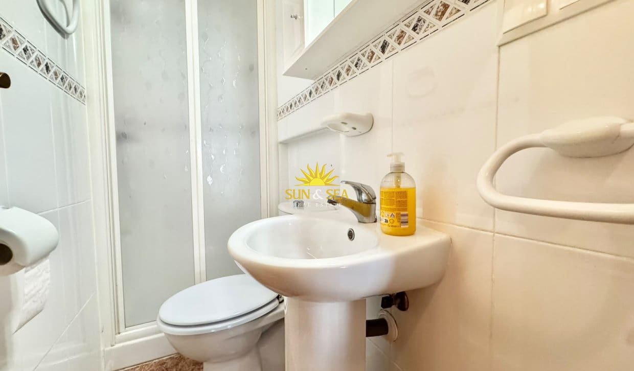 3 quarto Apartamento para arrendar em Torrevieja com piscina garagem - 1 000 € (Ref: 10098980)