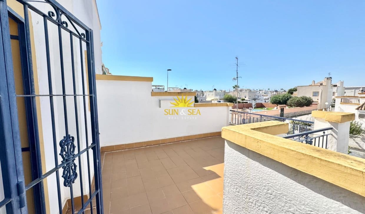 3 quarto Apartamento para arrendar em Torrevieja com piscina garagem - 1 000 € (Ref: 10098980)