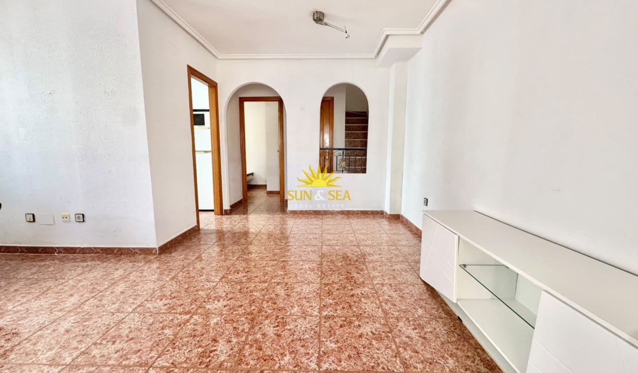 3 quarto Apartamento para arrendar em Torrevieja com piscina garagem - 1 000 € (Ref: 10098980)