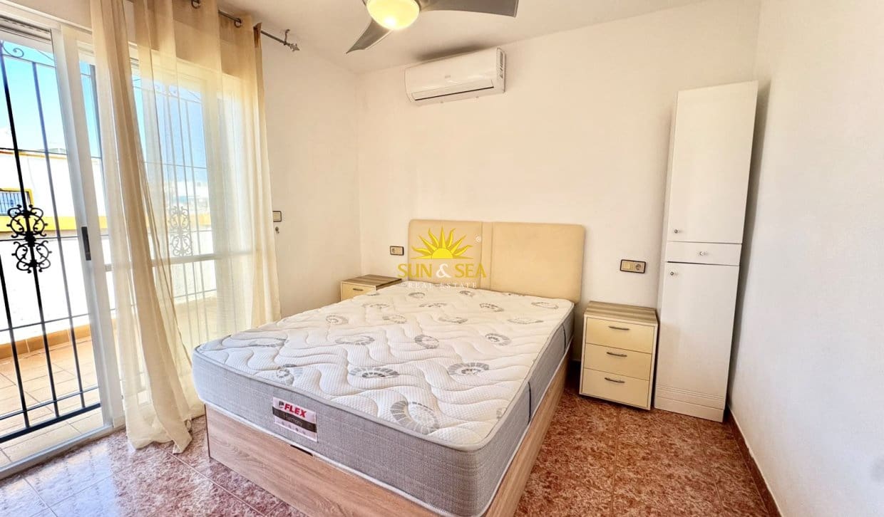 3 quarto Apartamento para arrendar em Torrevieja com piscina garagem - 1 000 € (Ref: 10098980)