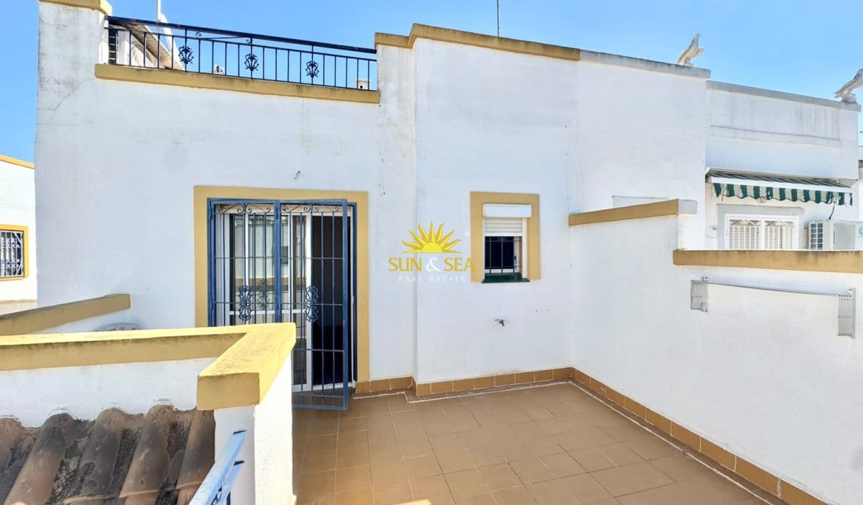 3 quarto Apartamento para arrendar em Torrevieja com piscina garagem - 1 000 € (Ref: 10098980)