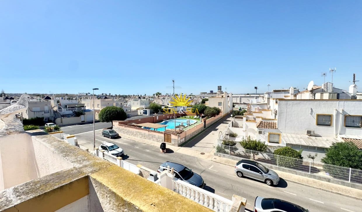 3 quarto Apartamento para arrendar em Torrevieja com piscina garagem - 1 000 € (Ref: 10098980)