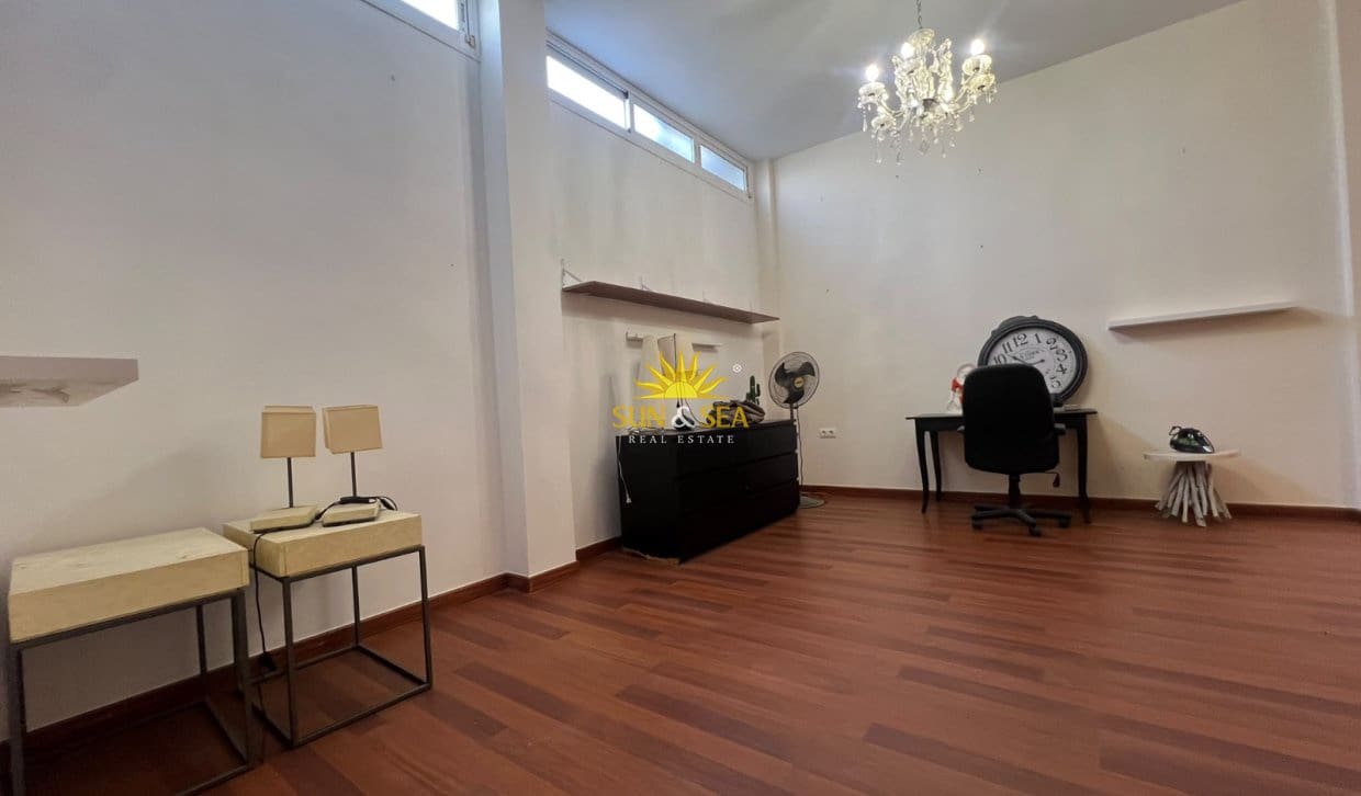 3 Zimmer Villa zu vermieten in Elche / Elx mit Pool Garage - 1.750 € (Ref: 10099152)
