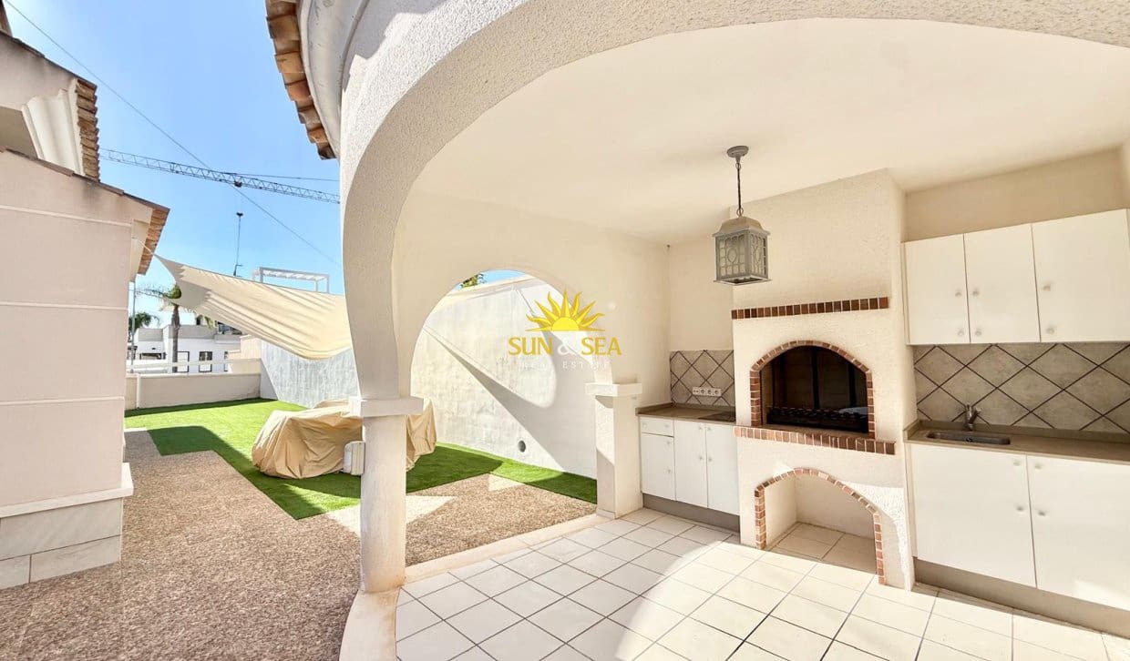 3 quarto Moradia para arrendamento para férias em Ciudad Quesada com piscina Garagem - 3 500 € (Ref: 10100540)