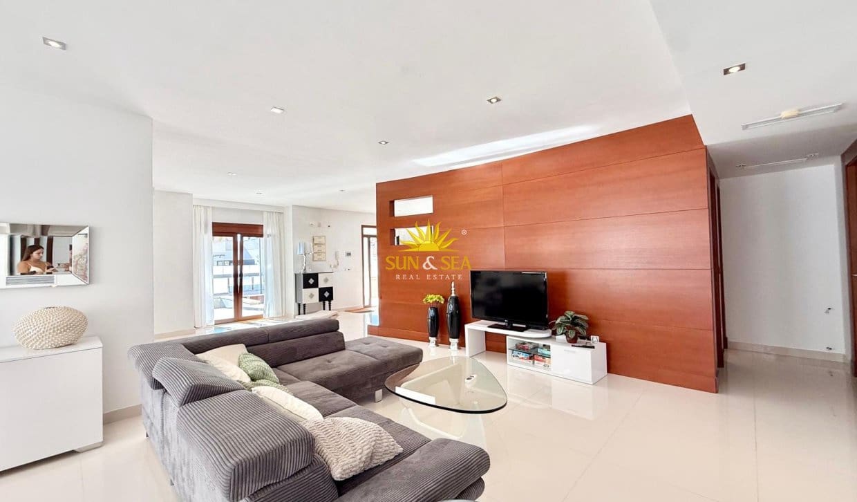 3 quarto Moradia para arrendamento para férias em Ciudad Quesada com piscina Garagem - 3 500 € (Ref: 10100540)