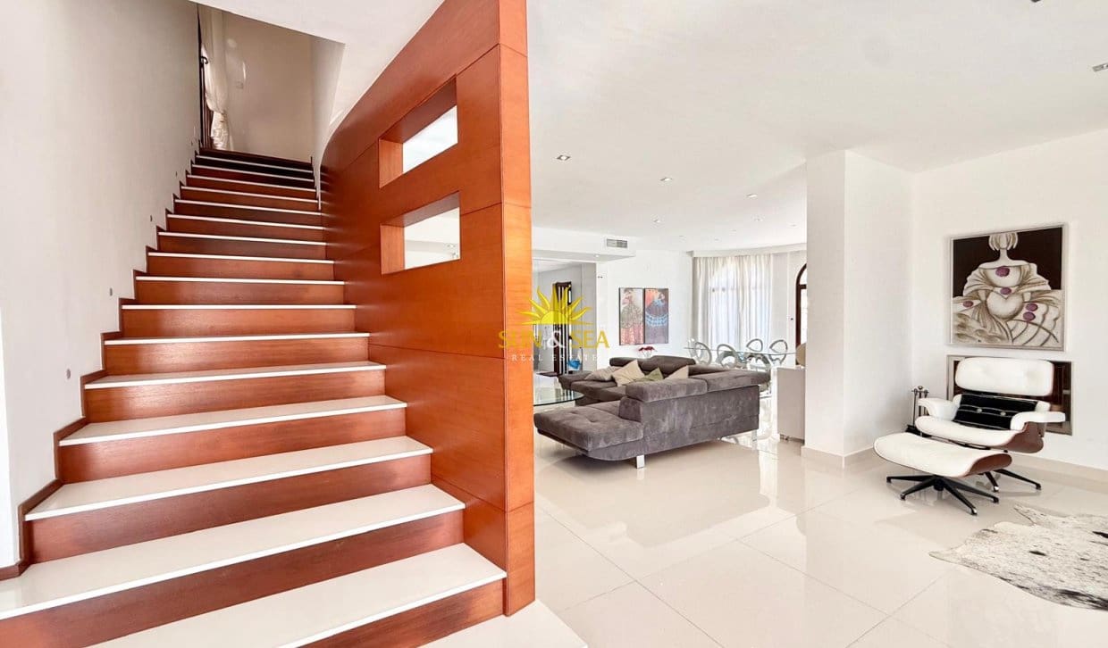 3 quarto Moradia para arrendamento para férias em Ciudad Quesada com piscina Garagem - 3 500 € (Ref: 10100540)