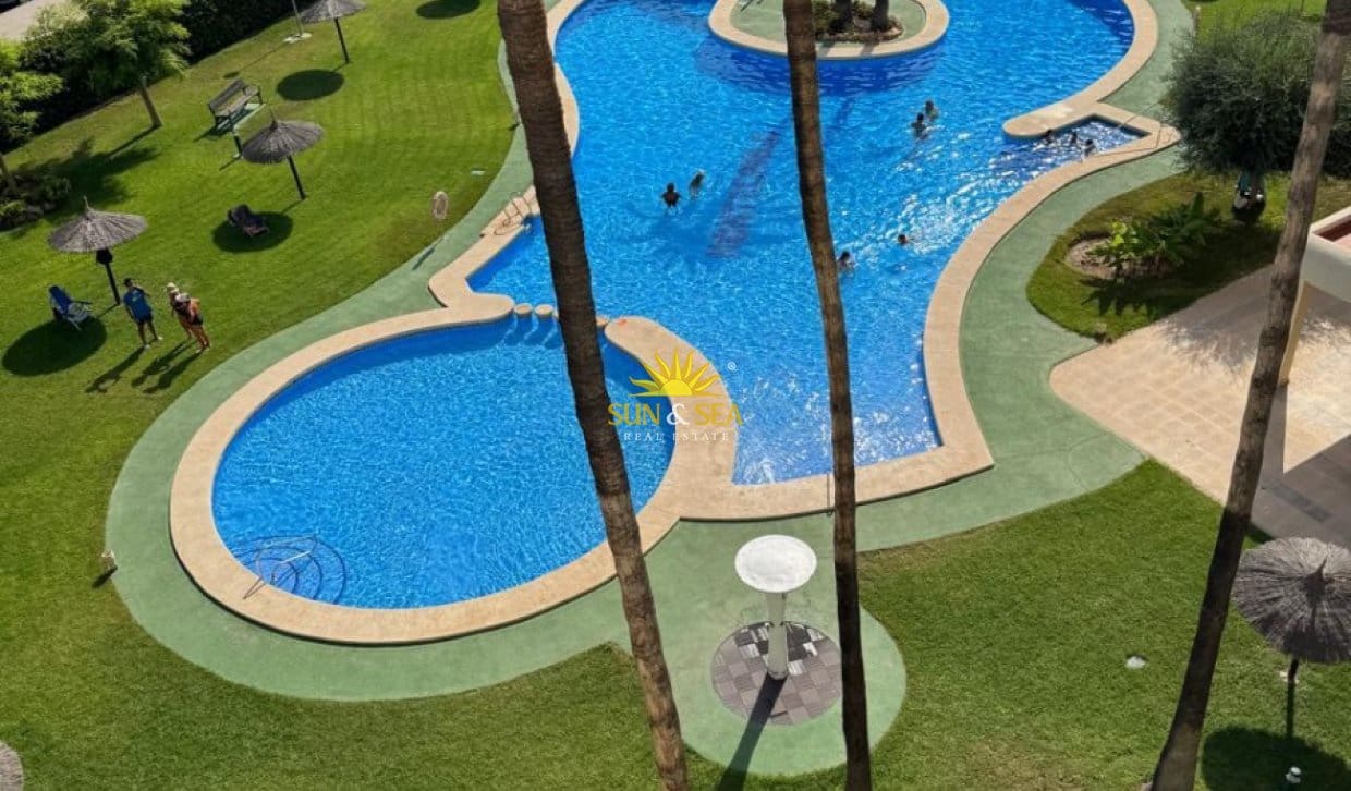 2 slaapkamer Appartement voor vakantieverhuur in Alicante stad met zwembad garage - € 1.550 (Ref: 10101189)