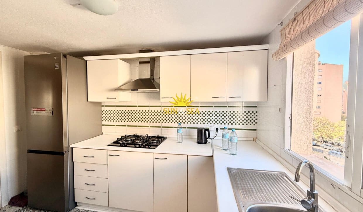 2 bedroom Apartment for holiday rental in Alicante / Alacant city with pool garage - € 1,550 (Ref: 10101189)