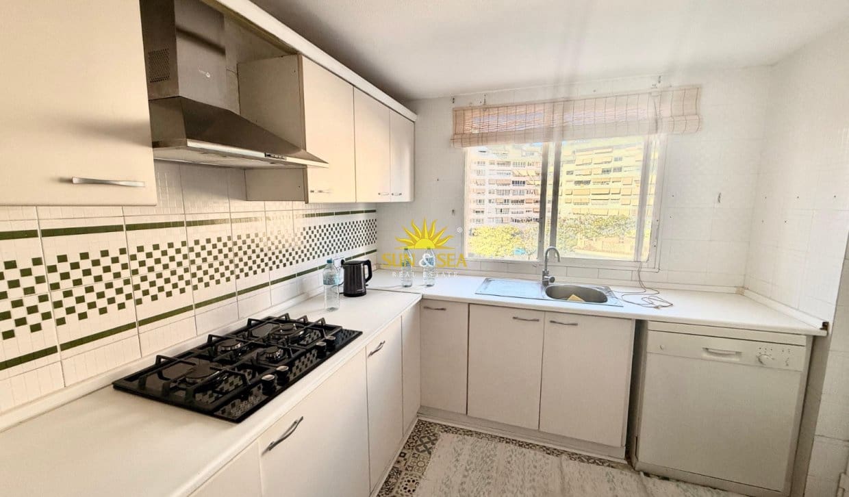 2 bedroom Apartment for holiday rental in Alicante / Alacant city with pool garage - € 1,550 (Ref: 10101189)
