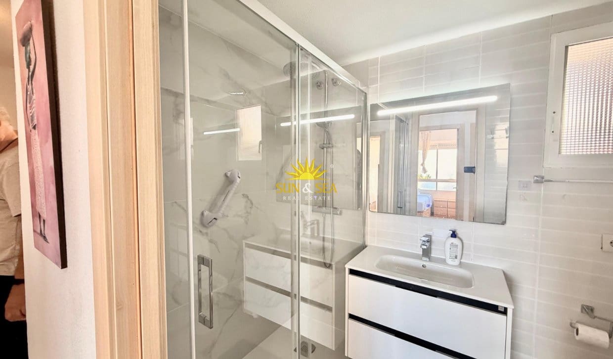 2 bedroom Apartment for holiday rental in Alicante / Alacant city with pool garage - € 1,550 (Ref: 10101189)