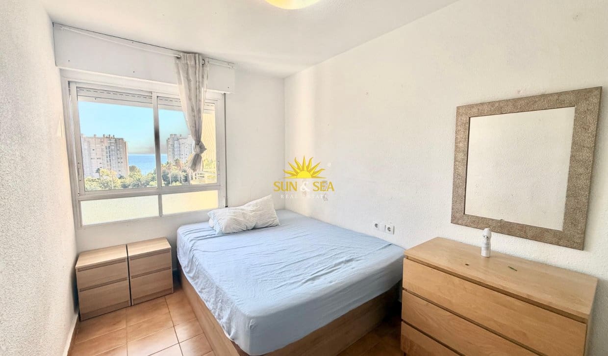 2 bedroom Apartment for holiday rental in Alicante / Alacant city with pool garage - € 1,550 (Ref: 10101189)