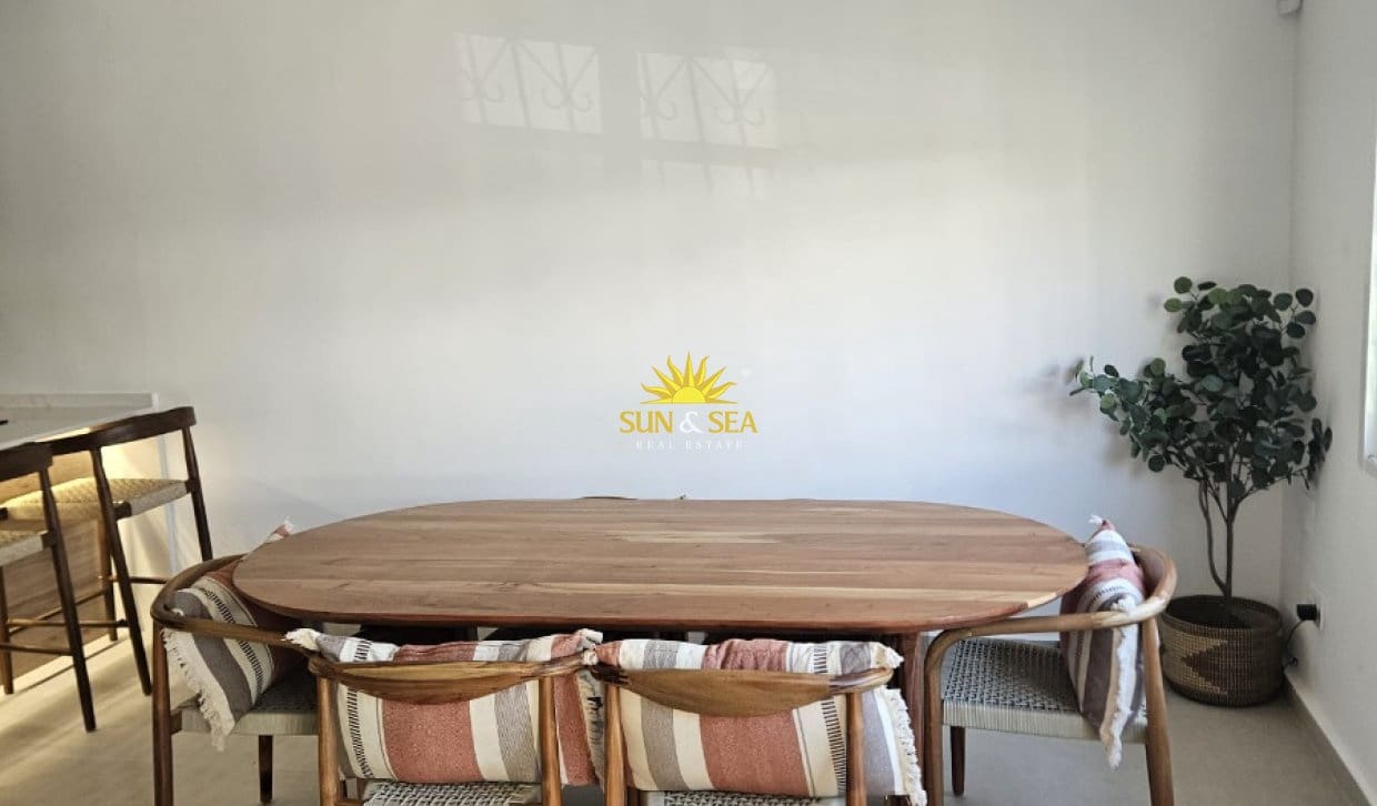 3 soverom Villa til salgs i Torre de la Horadada med svømmebasseng garasje - € 1 300 (Ref: 10101191)