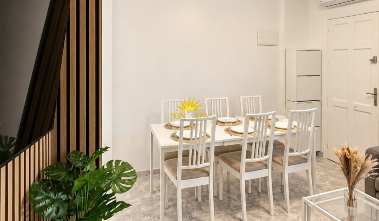 4 camera da letto Appartamento da affitare come casa vacanza in Torrevieja con piscina garage - 1.400 € (Rif: 10103549)