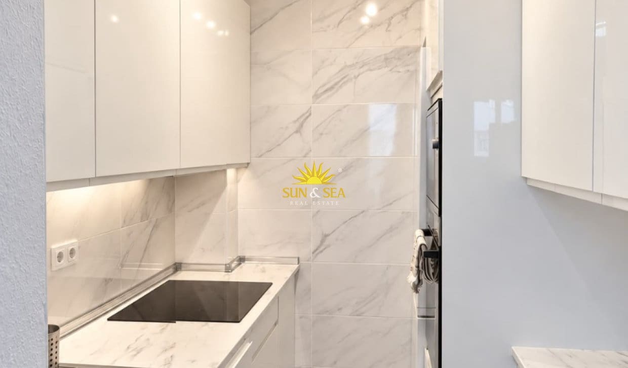 4 camera da letto Appartamento da affitare come casa vacanza in Torrevieja con piscina garage - 1.400 € (Rif: 10103549)