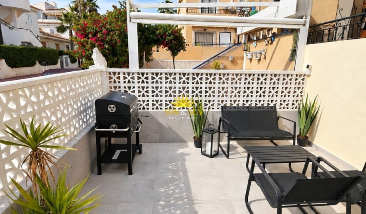 4 camera da letto Appartamento da affitare come casa vacanza in Torrevieja con piscina garage - 1.400 € (Rif: 10103549)