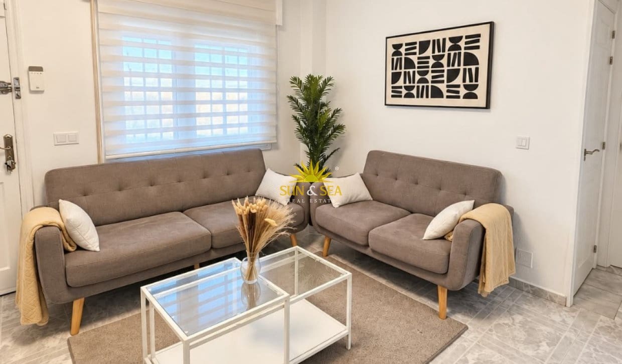 4 camera da letto Appartamento da affitare come casa vacanza in Torrevieja con piscina garage - 1.400 € (Rif: 10103549)