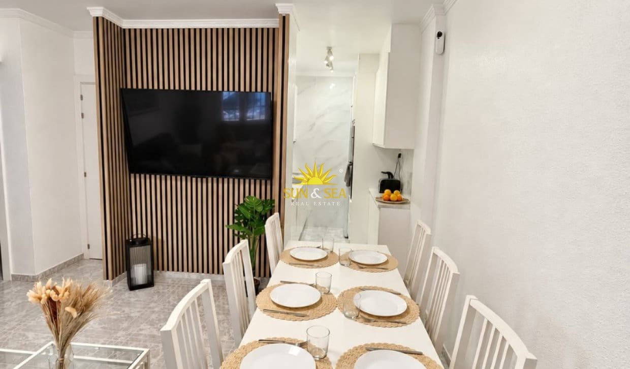 4 camera da letto Appartamento da affitare come casa vacanza in Torrevieja con piscina garage - 1.400 € (Rif: 10103549)