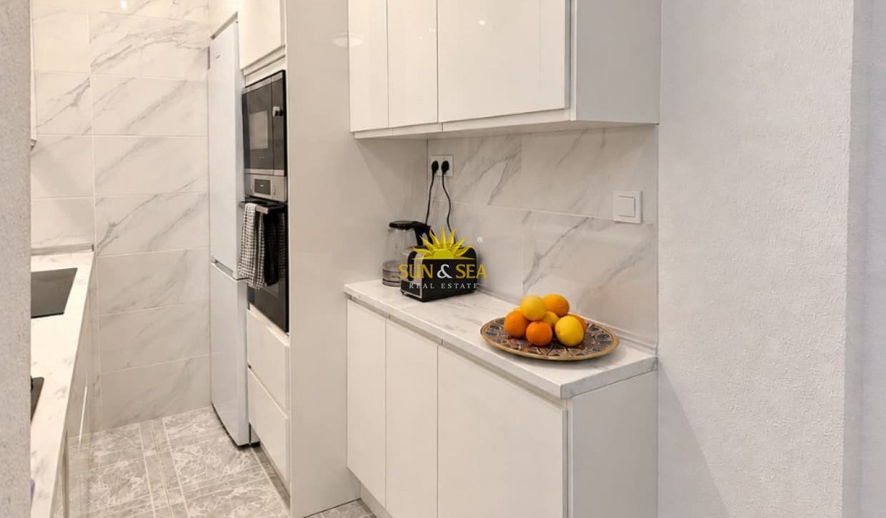 4 camera da letto Appartamento da affitare come casa vacanza in Torrevieja con piscina garage - 1.400 € (Rif: 10103549)